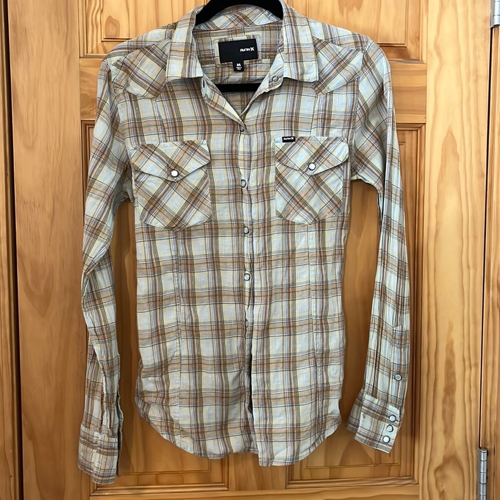 Super cute plaid pearl snap shirt